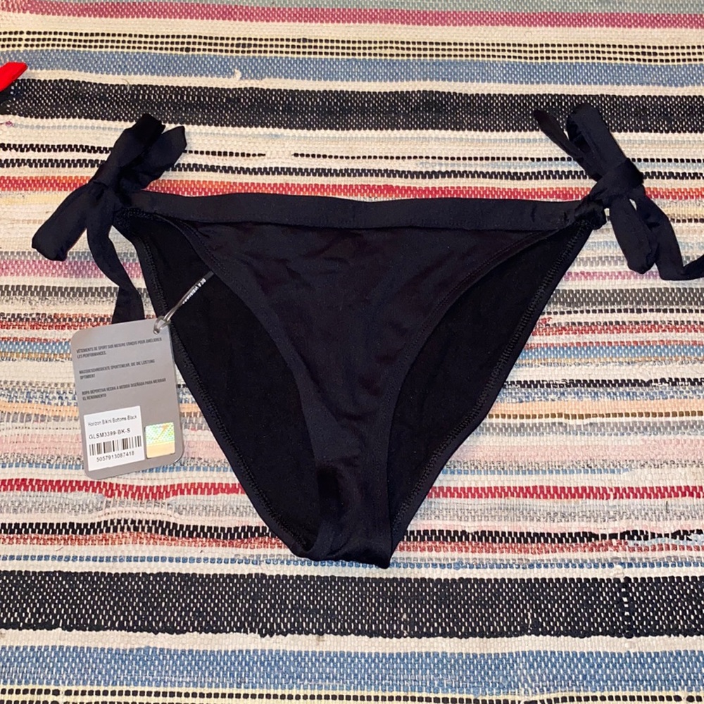 Black gymshark bikini bottoms!